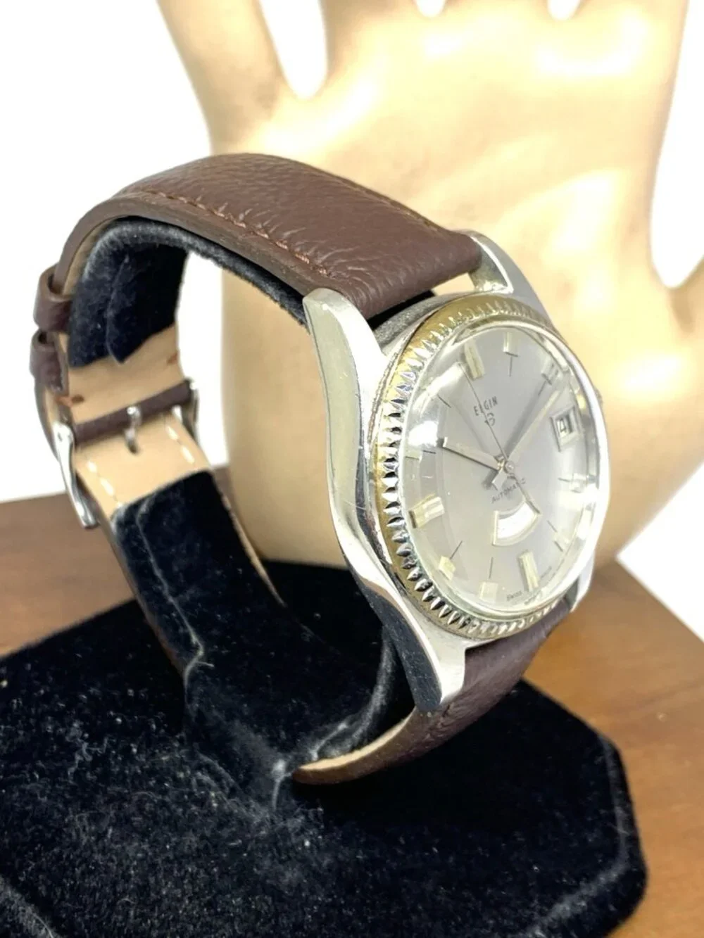 Elgin men watch